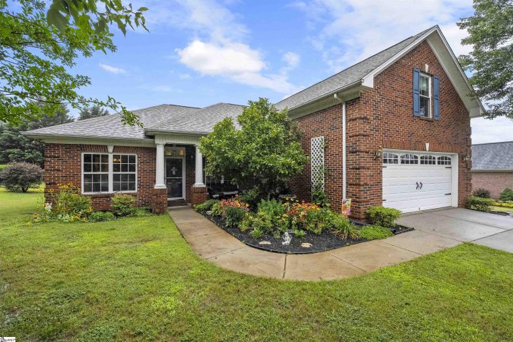 401 Clydesdale Drive sold home in Steeple Chase, Simpsonville, SC