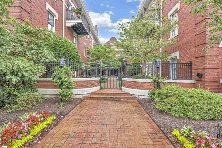 400 E Washington Street #24 sold home in Davenport Condo, Greenville, SC