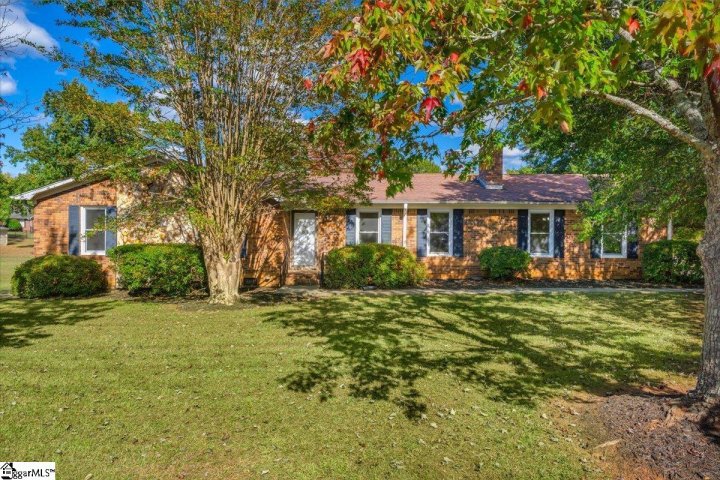 1433 Crestview Road sold home in Yorkwood, Easley, SC