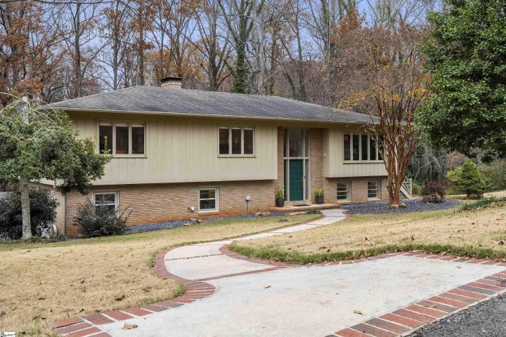 16 Hathaway Circle sold home in Stratford Forest, Greenville, SC