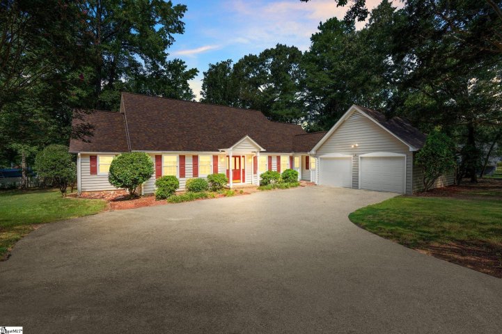 5 Moultrie Drive sold home in Holtzclaw Estates, Taylors, SC