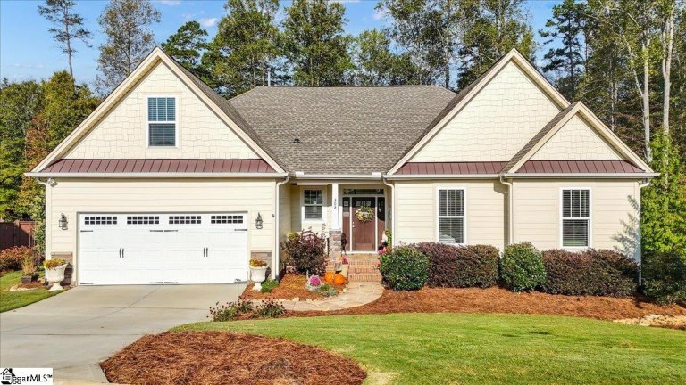 302 Grayson Drive sold home in Grayson Pointe, Travelers Rest, SC