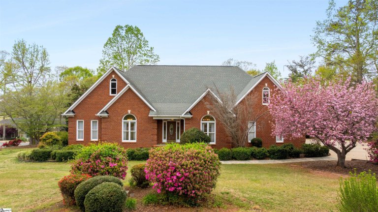 232 River Falls Drive sold home in River Falls Plantation, Duncan, SC