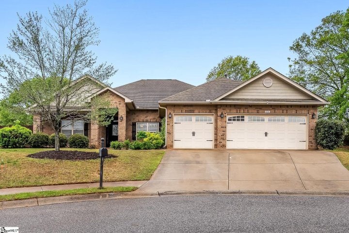 611 Hedgeapple Lane sold home in Spring Lake Estates, Lyman, SC