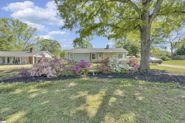 110 Oak Drive sold home in Quincy Acres, Greer, SC