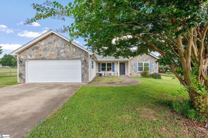 206 Fisher Lake Road sold home in Stillpointe, Lyman, SC
