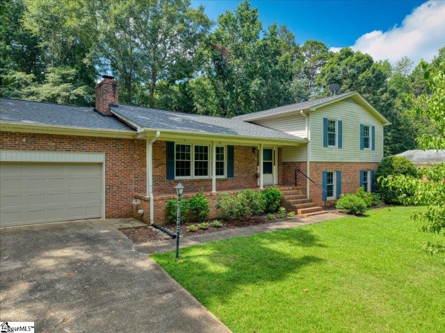 12 Lantern Drive sold home in Country Club Estates, Greer, SC