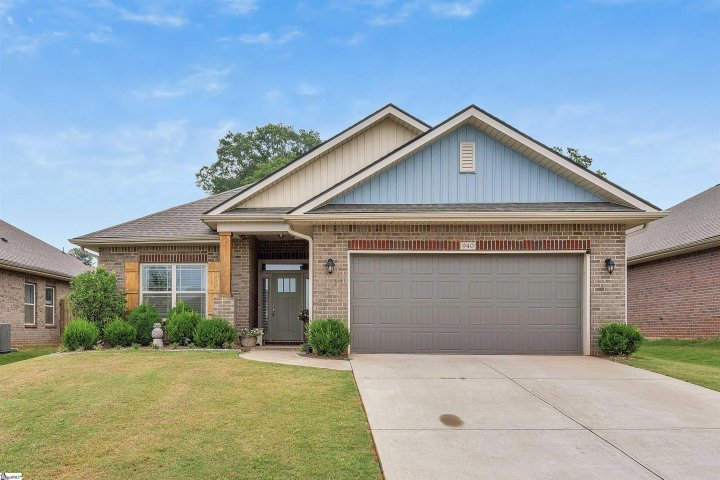 940 Ravenfield Drive sold home in Woods At Pine Ridge, Duncan, SC