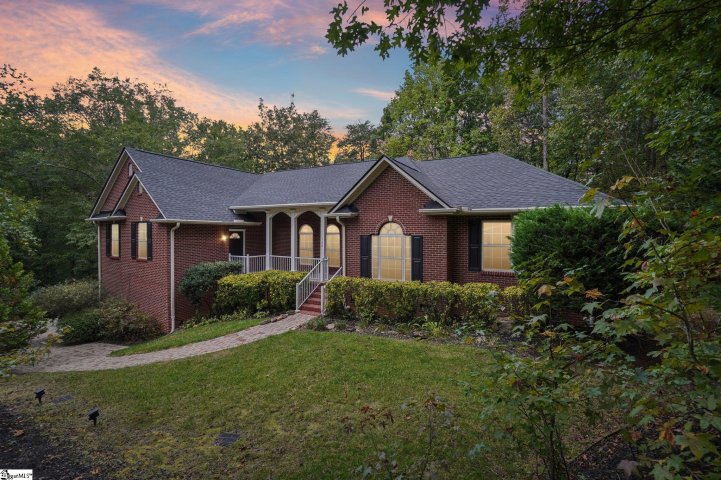 100 Paris Glen Way active home in Paris Glen, Greenville, SC