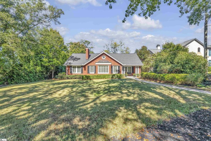 46 W Hillcrest Drive active home in North Main, Greenville, SC