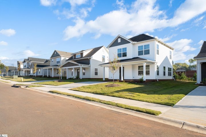 19 Thorndike Way active home in Lakeview At Berea, Greenville, SC