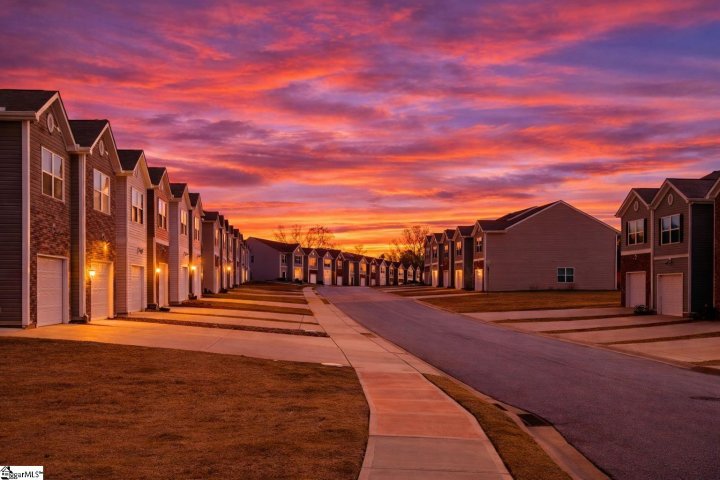 120 Sunriff Court active home in Brookside Ridge, Greer, SC