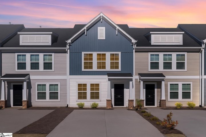643 Blossom Run active home in East Main Meadows, Spartanburg, SC