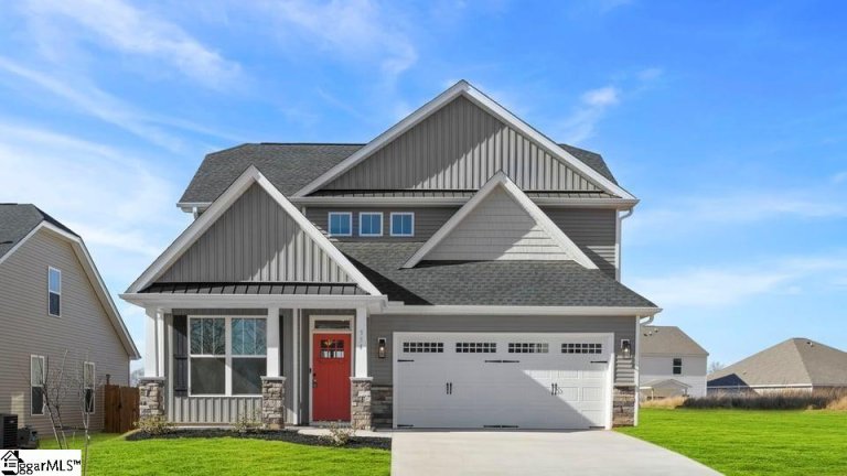 554 Woodcot Drive active home in Rutledge Estates, Woodruff, SC