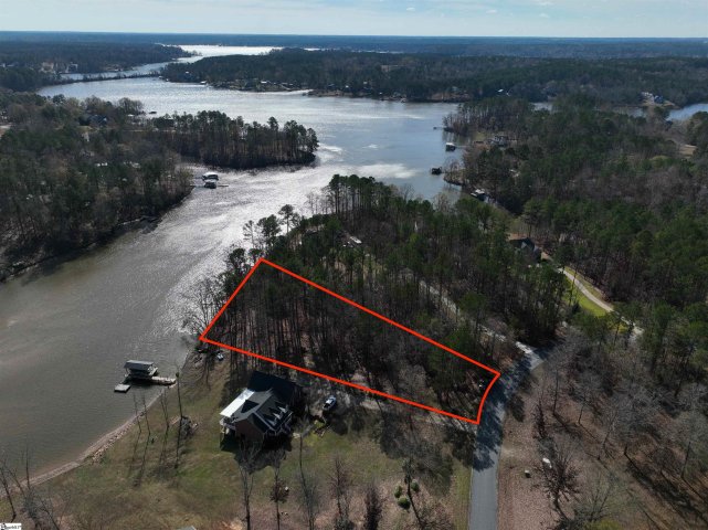 82 E Commodore Drive sold home in Crystal Bay, Cross Hill, SC