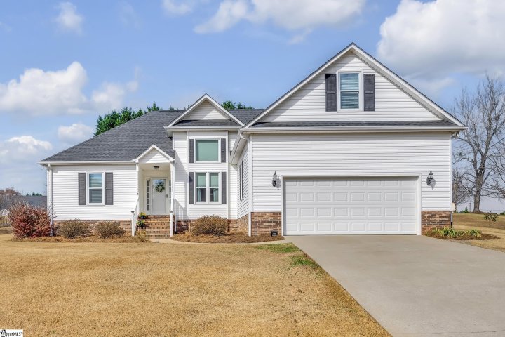 4 Brooke Lee Circle active home in Beaver Brook, Taylors, SC
