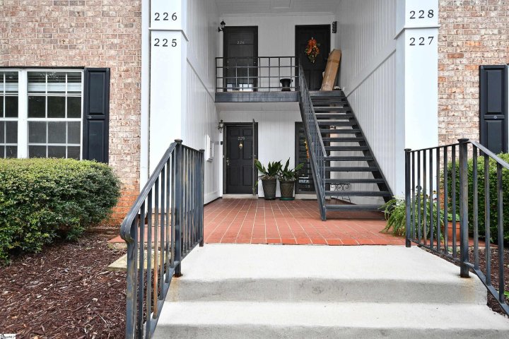 925 Cleveland Street Unit 225 sold home in Riverbend Condos, Greenville, SC