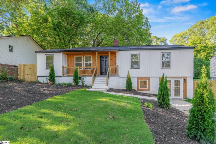 10 Valley View Lane active home in Sylvan Hills, Greenville, SC