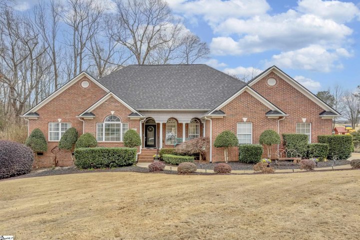 123 N Woodfin Ridge Drive active home in Woodfin Ridge, Inman, SC