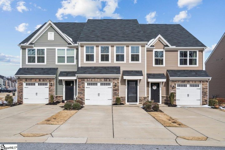 32 Country Dale Drive sold home in South Main Townes, Greer, SC