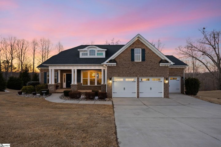 216 Scotts Bluff Drive pending home in Coachman Plantation, Simpsonville, SC
