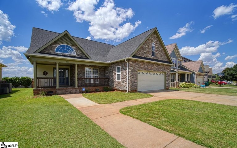 560 Serendipity Lane active home in Sunset Summits, Spartanburg, SC