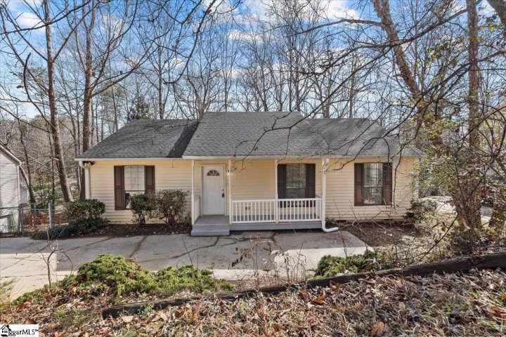 1603 Winding Way active home in Peppertree, Taylors, SC