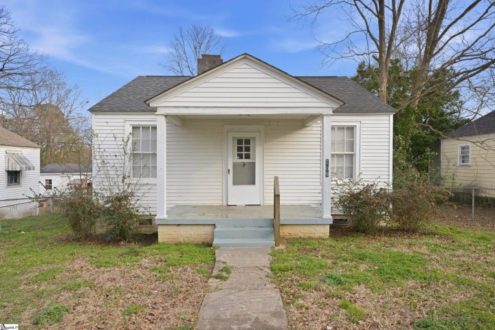 109 Camp Street pending home in Beaumont Mill Village, Spartanburg, SC