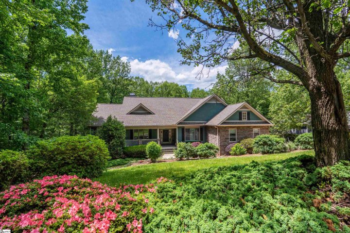 8 Rustic Court active home in The Cliffs At Glassy, Landrum, SC