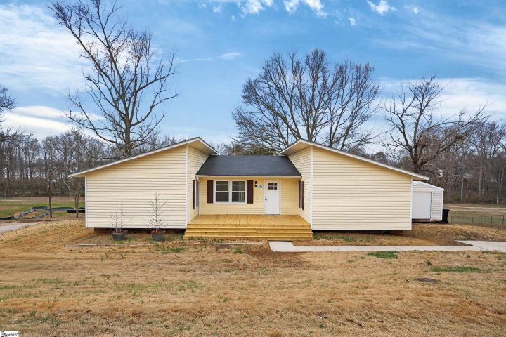 204 W Yellow Wood Drive sold home in Westwood, Simpsonville, SC