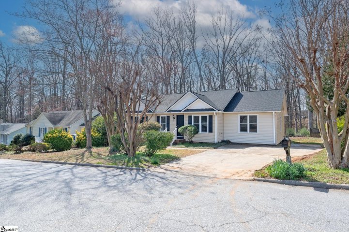 200 Dunwoody Drive sold home in Dunwoody Oaks, Simpsonville, SC