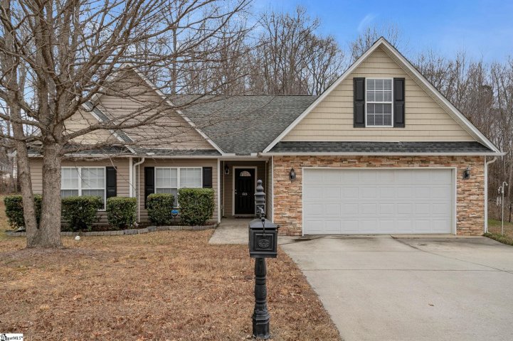 605 Fountain Brook Lane active home in Fountainbrook, Fountain Inn, SC