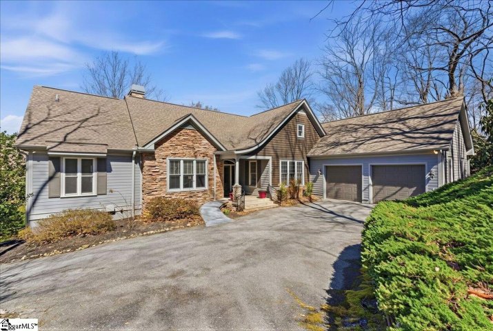 3 Rustic Court active home in The Cliffs At Glassy, Landrum, SC