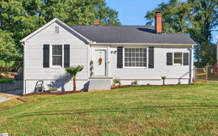 130 Pleasant Ridge Avenue pending home in Augusta Road, Greenville, SC
