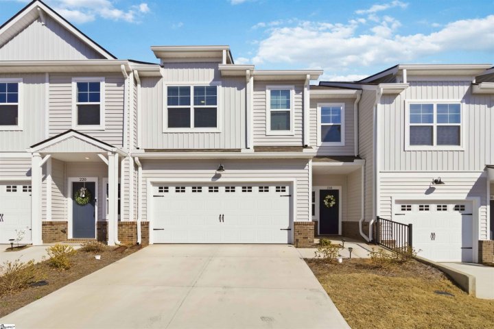 218 Crimson Tree Court active home in Holly Ridge, Greenville, SC