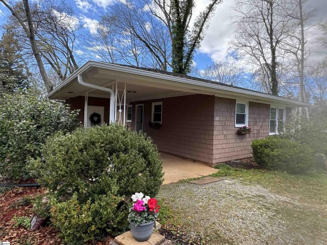 128 Applewood Lane active home in Fernwood, Spartanburg, SC
