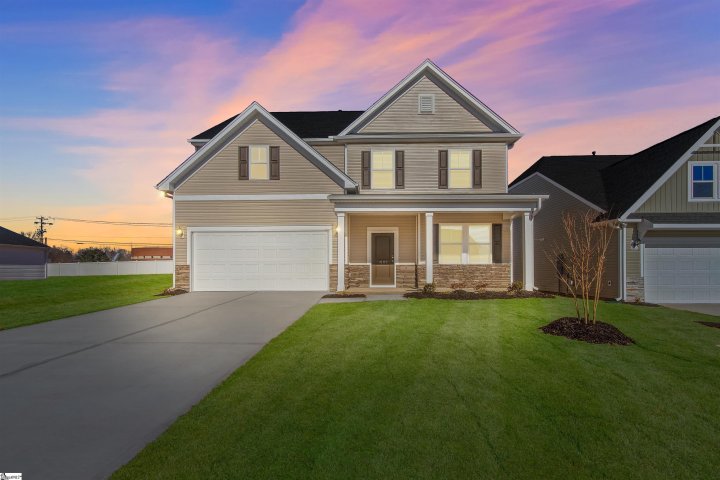 1009 Skidaway Drive active home in Halton Oaks, Spartanburg, SC