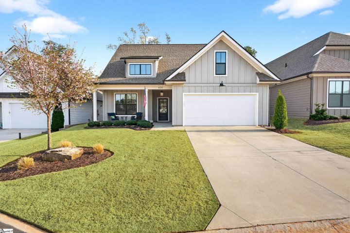 439 Brunswick Lane active home in Villas At Woodfin, Inman, SC