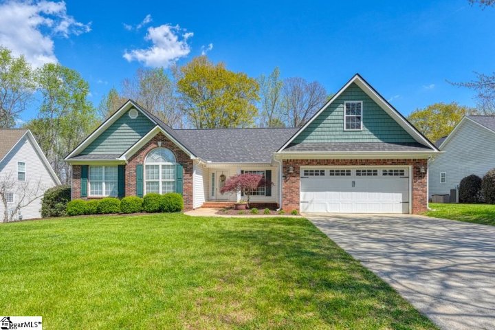 860 Thackston Drive active home in Hillbrook Forest, Spartanburg, SC