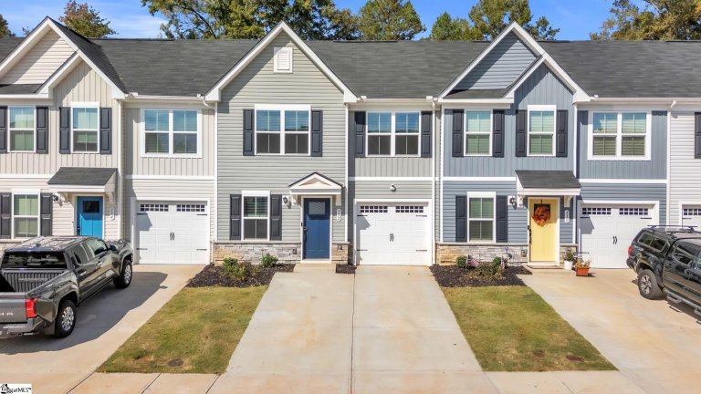 332 Kensley Drive active home in Creekstone Villas, Greenville, SC