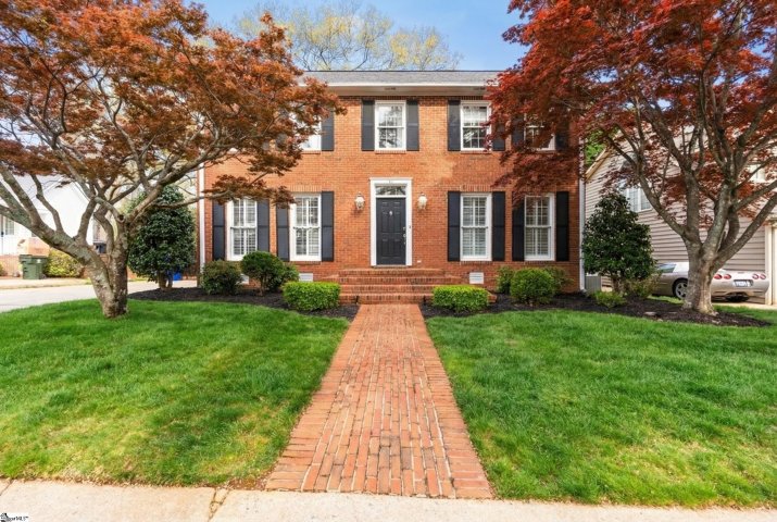 21 Oak Crest Court active home in Augusta Road, Greenville, SC