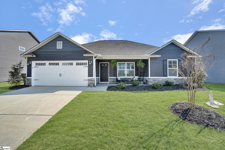 229 Icebow Road active home in Winterbrook, Fountain Inn, SC