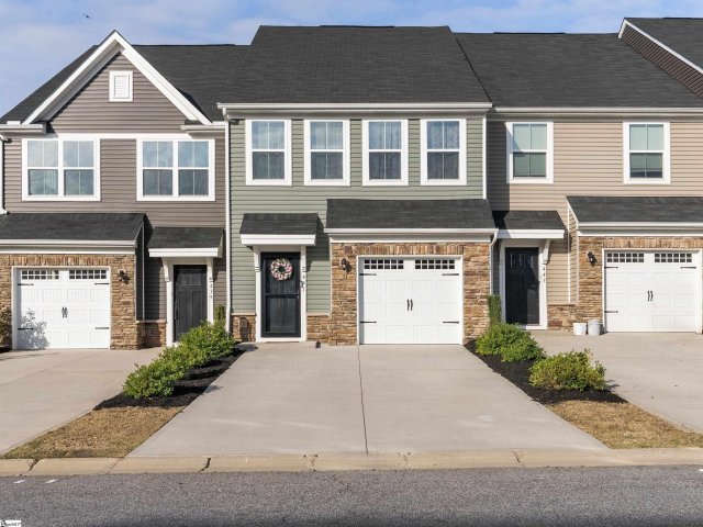 441 Triple Crown Way active home in Weststone, Spartanburg, SC