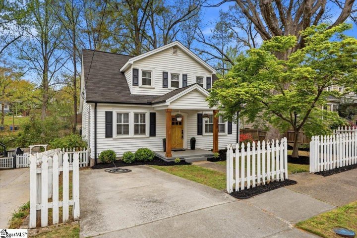 212 Briarcliff Drive active home in Overbrook, Greenville, SC