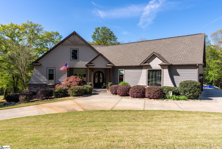 Homes in Cross Creek Plantation, Seneca