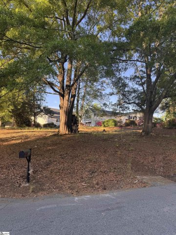 131 Shallowford Road active home in Parkins Mill, Greenville, SC