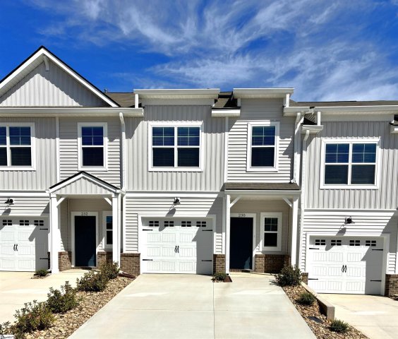 230 Crimson Tree Court active home in Holly Ridge, Greenville, SC