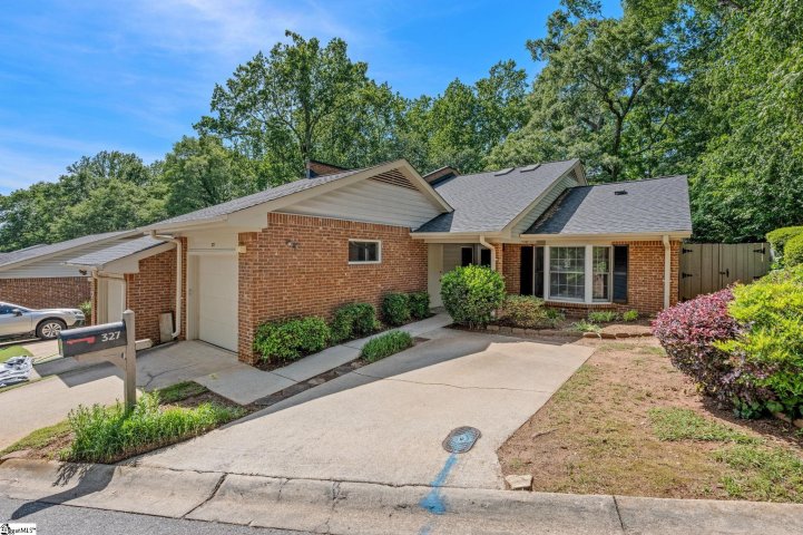 327 Mockingbird Hill Lane pending home in Swansgate, Greenville, SC