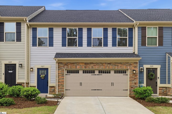 527 Martin Creek Drive active home in Merrydale Village, Simpsonville, SC