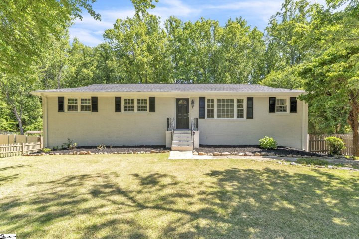 15 Longmeadow Road pending home in Brook Glenn Gardens, Taylors, SC